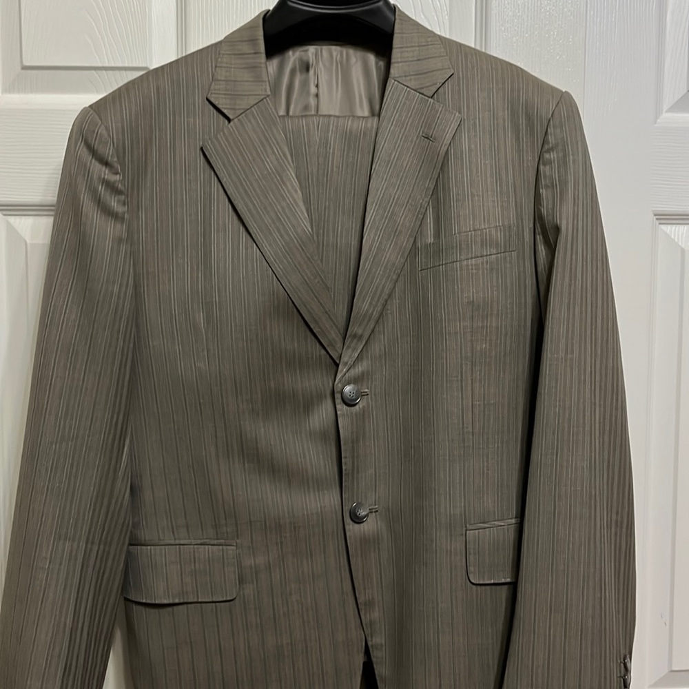 Men two-piece tan suit. Jacket size 40R/ Pant size 36 waist.